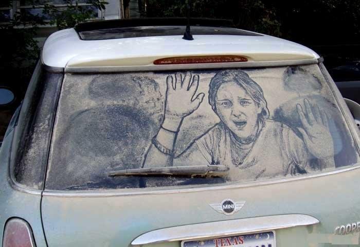 Рисунки на пыльных стеклах автомобилей (13 фото)