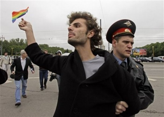 В Москве прошел гей-парад (18 фото)