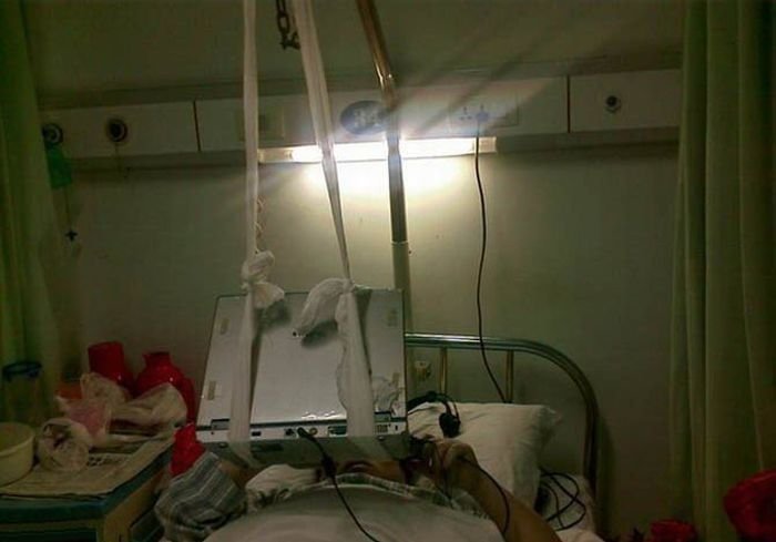 Как пользоваться ноутбуком в больнице (5 фото)