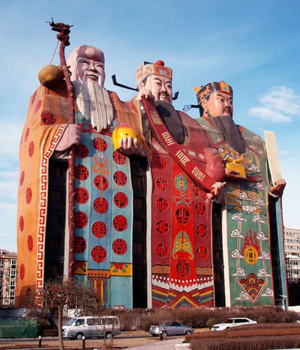 Интересное здание в Китае (4 фото)