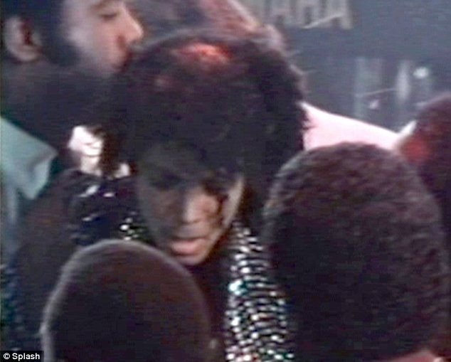 Опубликовано уникальное видео с Майклом Джексоном (12 фото + видео)