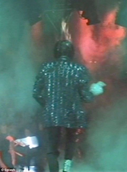 Опубликовано уникальное видео с Майклом Джексоном (12 фото + видео)