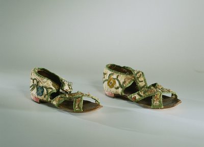 Старинная обувь (20 фото)