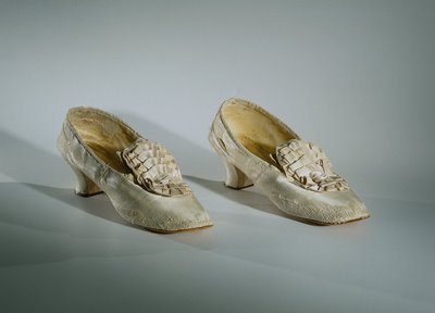 Старинная обувь (20 фото)